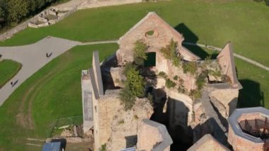 Zagorz Manastırı 'nın kalıntıları Bieszczady Hava Manzarası Polonya. Yüksek kalite 4k görüntü
