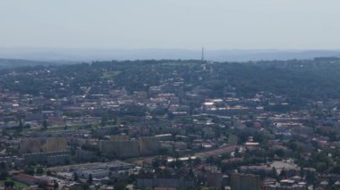 Şehir merkezindeki güzel Panorama Dağı Przemysl Hava Manzarası Polonya. Yüksek kalite 4k görüntü