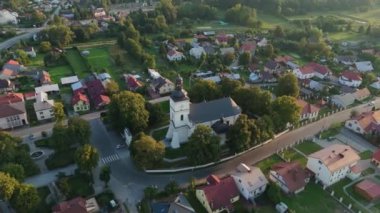 Güzel manzara kilisesi Narol Hava Manzarası Polonya. Yüksek kalite 4k görüntü