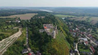 Güzel manzara Castle Hill Janowiec Hava Manzarası Polonya. Yüksek kalite 4k görüntü