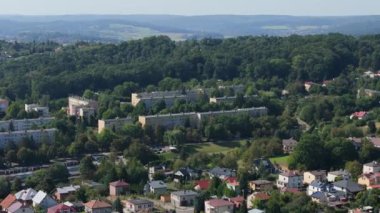 Güzel Peyzaj Tepesi Dağ Konutları Przemysl Hava Manzarası Polonya. Yüksek kalite 4k görüntü