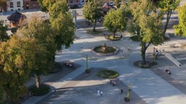 Güzel Fountain Market Meydanı Krasnystaw Hava Manzaralı Polonya. Yüksek kalite 4k görüntü