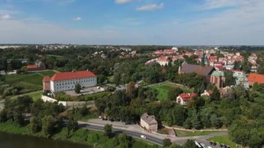 Güzel manzara Eski Şehir Sandomierz Kraliyet Kalesi Hava Manzarası Polonya. Yüksek kalite 4k görüntü