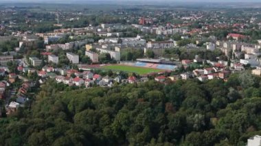 Güzel Peyzaj Stadyumu Sandomierz Hava Manzaralı Polonya. Yüksek kalite 4k görüntü