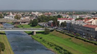 Güzel Bulvarlar Köprü Nehri Przemysl Hava Manzaralı Polonya. Yüksek kalite 4k görüntü