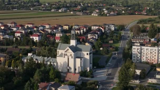 美しいランドスケープ教会 クラシニア エアリアルビュー ポーランド 高品質の4K映像 — ストック動画