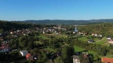 Güzel manzara şehir merkezi Bieszczady Zagorz Hava Manzarası Polonya. Yüksek kalite 4k görüntü
