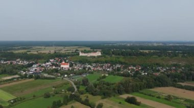 Güzel Panorama Kalesi Tepesi Janowiec Hava Manzaralı Polonya. Yüksek kalite 4k görüntü