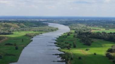 Güzel Peyzaj Nehri Vistula Sandomierz Hava Görüntüsü Polonya. Yüksek kalite 4k görüntü