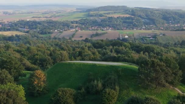 Krásná Krajina Tatar Mound Hill Przemysl Aerial View Polsko Vysoce — Stock video