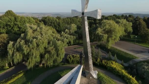 Piękny Cross Hill Przemysl Aerial View Poland Wysokiej Jakości Materiał — Wideo stockowe