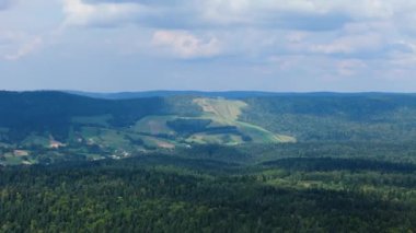 Güzel Peyzaj Dağları Lesko Hava Manzarası Polonya. Yüksek kalite 4k görüntü