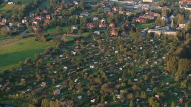 Güzel Peyzaj Tahsis Bahçeleri Lesko Hava Manzarası Polonya. Yüksek kalite 4k görüntü