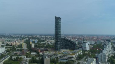 Güzel Panorama Gökyüzü Kulesi Wroclaw Hava Görüntüsü Polonya. Yüksek kalite 4k görüntü