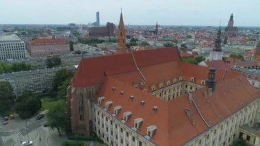 Güzel Üniversite Katedrali Wroclaw Eski Şehir Hava Görüntüsü Polonya. Yüksek kalite 4k görüntü