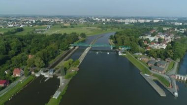 Güzel Panorama Köprüsü Nehir Opole Hava Manzarası Polonya. Yüksek kalite 4k görüntü