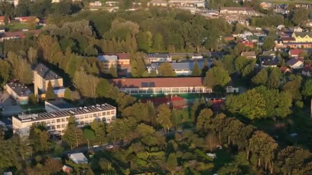 Vakre Landskap Skole Kompleks Lesko Aerial View Polen Opptak Høy – stockvideo