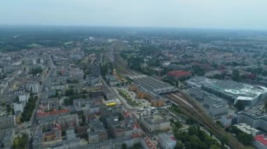 Güzel Panorama Ana Tren İstasyonu Wroclaw Hava Manzaralı Polonya. Yüksek kalite 4k görüntü
