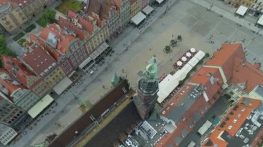 Güzel Tower Old Town Pazar Meydanı Wroclaw Hava Manzarası Polonya. Yüksek kalite 4k görüntü