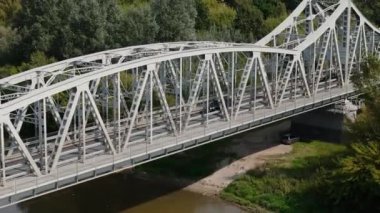 Güzel Peyzaj Köprüsü Vistula Pulawy Hava Görüntüsü Polonya. Yüksek kalite 4k görüntü