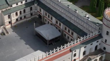Güzel Kale Avlusu Krasiczyn Hava Manzarası Polonya. Yüksek kalite 4k görüntü