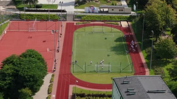 Schöne Landschaft Schule Spielplatz Pulawy Luftaufnahme Polen Hochwertiges Filmmaterial — Stockvideo