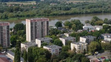 Güzel Manzara Gökdelenleri Nehri Vistula Pulawy Hava Görüntüsü Polonya. Yüksek kalite 4k görüntü