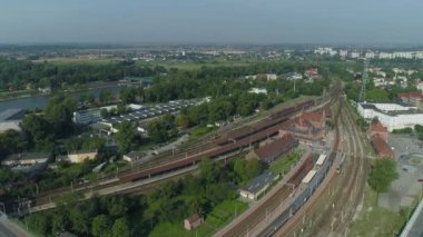 Güzel Panorama Tren İstasyonu Opole Hava Manzaralı Polonya. Yüksek kalite 4k görüntü