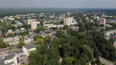 Güzel Peyzaj Parkı Konutlandırma Bölgesi Pulawy Hava Manzarası Polonya. Yüksek kalite 4k görüntü