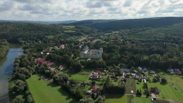 Bela Panorama Castelo Montanhas Krasiczyn Vista Aérea Polônia Imagens Alta — Vídeo de Stock