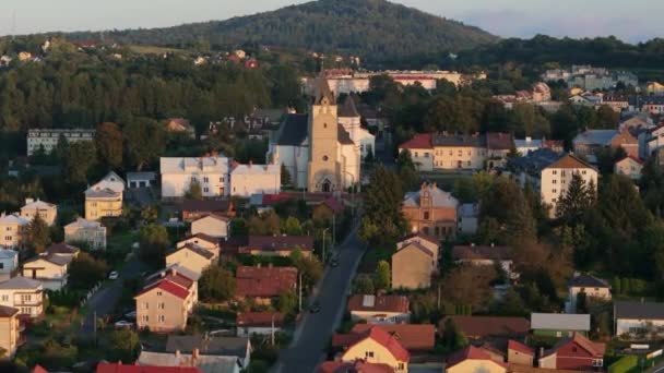 Belle Tour Église Centre Ville Lesko Mountains Vue Aérienne Pologne — Video