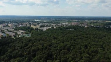 Güzel manzara manzarası Orman Konutları Pulawy Hava Manzarası Polonya. Yüksek kalite 4k görüntü