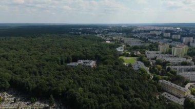 Güzel manzara manzarası Orman Konutları Pulawy Hava Manzarası Polonya. Yüksek kalite 4k görüntü