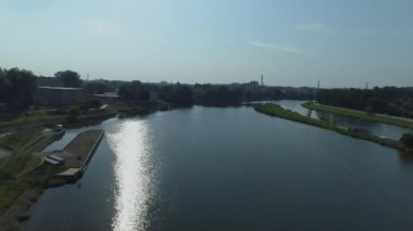 Güzel Odra Nehri Opole Hava Manzaralı Polonya. Yüksek kalite 4k görüntü