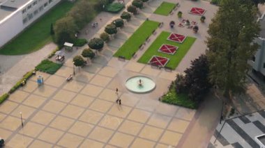 Güzel Peyzaj Çeşmesi Chopin Meydanı Pulawy Hava Görünümü Polonya. Yüksek kalite 4k görüntü