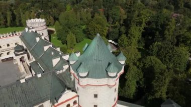 Güzel Kale Kulesi Krasiczyn Hava Manzarası Polonya. Yüksek kalite 4k görüntü