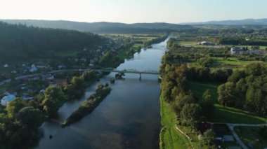 Güzel Peyzaj Köprüsü Dağları Lesko Hava Manzarası Polonya. Yüksek kalite 4k görüntü