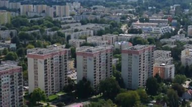 Güzel Peyzaj Konutları Gökdelenleri Pulawy Hava Görüntüsü Polonya. Yüksek kalite 4k görüntü
