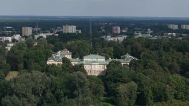 Güzel manzara Czartoryski Sarayı Müzesi Pulawy Hava Manzarası Polonya. Yüksek kalite 4k görüntü