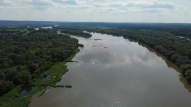 Güzel Peyzaj Nehri Vistula Pulawy Hava Manzarası Polonya. Yüksek kalite 4k görüntü