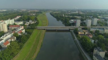 Güzel Panorama Köprüsü Nehir Opole Hava Manzarası Polonya. Yüksek kalite 4k görüntü