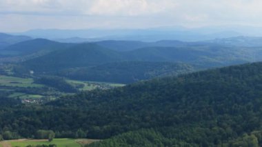 Güzel Peyzaj Dağları Lesko Hava Manzarası Polonya. Yüksek kalite 4k görüntü