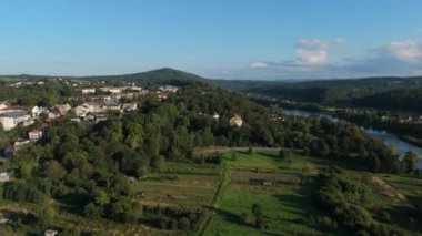 Güzel Peyzaj Nehri Dağları Lesko Hava Manzarası Polonya. Yüksek kalite 4k görüntü