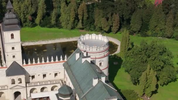 Krásný Hrad Tower Pond Krasiczyn Aerial View Polsko Vysoce Kvalitní — Stock video