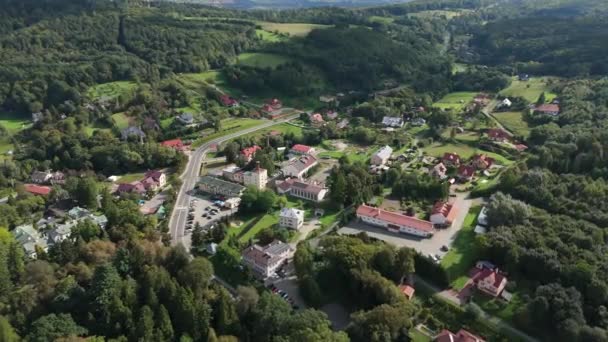 Krásná Krajina Downtown Krasiczyn Aerial View Polsko Vysoce Kvalitní Záběry — Stock video