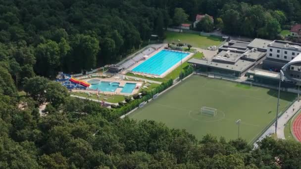 Krásný Krajinný Stadion Plavecký Bazén Pulawy Aerial View Polsko Vysoce — Stock video