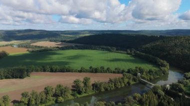 Güzel Peyzaj Parkı Nehri San Krasiczyn Havacılık Manzarası Polonya. Yüksek kalite 4k görüntü