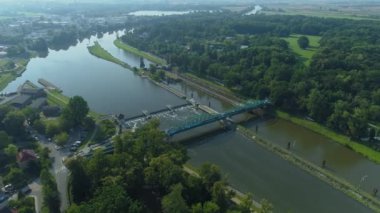 Güzel Panorama Köprüsü Nehir Opole Hava Manzarası Polonya. Yüksek kalite 4k görüntü
