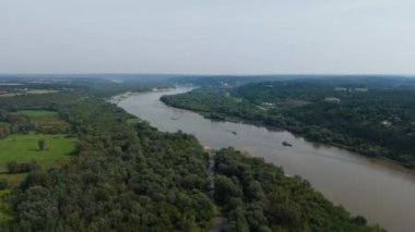 Güzel Panorama Nehri Vistula Janowiec Kazmierz Dolny Hava Manzaralı Polonya. Yüksek kalite 4k görüntü