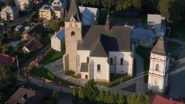 Lesko Şehir Merkezi Güzel Kilise Hava Manzarası Polonya. Yüksek kalite 4k görüntü